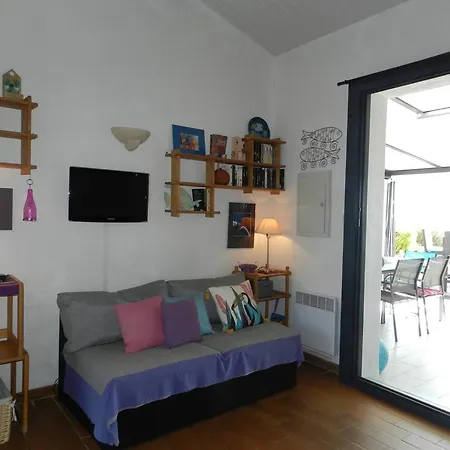 2 Pièces Avec Terrasse Et Parking Au Lavandou - Fr-1-251-926 * Le Lavandou